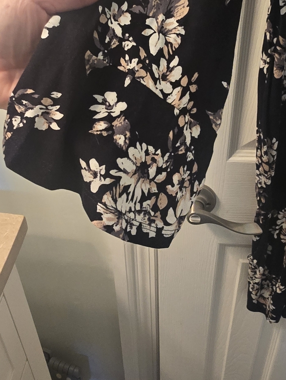 Lascana NWT Women's Black Floral V-Neck Shorts Jumper, Pockets, Size 6 (#7) - Picture 3 of 13